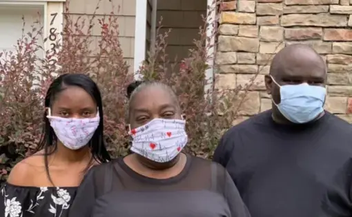 Traci Evans Simmons, 50, has been waiting for a kidney transplant for several years. But as the COVID-19 pandemic has raged, many transplant programs have been put on hold and Simmons has sequestered herself in her Mecklenburg County home. Simmons has a kidney disease which tends to run in families which has left her dependent on doing home dialysis. Image by Melba Newsome. United States, 2020.