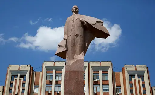 Statue of Vladimir Lenin in Tiraspol, Transnistria. Image by Shutterstock. Moldova, 2017.