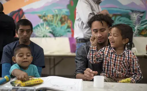 Pablo Ortiz and his 3-year-old son, Andres, and Roger and his 4-year-old, Roger Jr., speak to the media during a press conference at the Annunciation House immigrant shelter in El Paso in July 2018 after being released by ICE. Image by Ivan Pierre Aguirre for The Texas Tribune. United States, 2018.