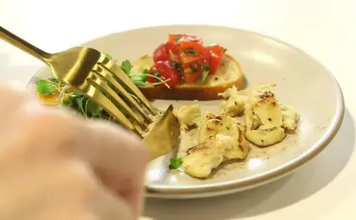 Memphis Meats demonstrates their "meatless" chicken. Image by PBS NewsHour. United States, 2019.