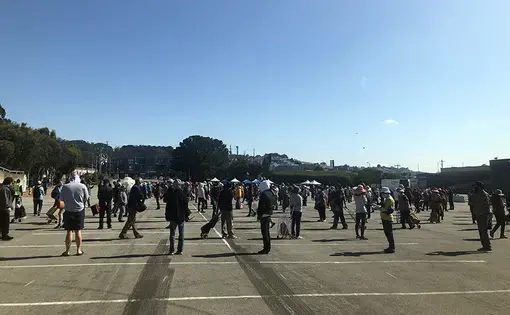 Lines outside the Cow Palace. Image by Natalia Gurevich. United States, 2020.