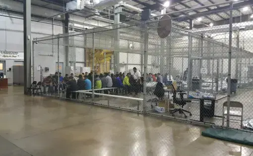 Border detention center. Image by Wikimedia Commons. United States, 2018.