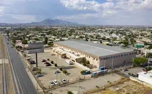 Mexican officials have turned an empty factory in Ciudad Juárez into a temporary shelter to hold migrants who have been arriving in large numbers to the border city across from El Paso. Image by Ivan Pierre Aguirre. United States, 2019.