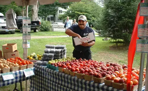 Carlos Gudiño sells berries at a market in Connecticut.&nbsp;Image by Ingrid Holmquist. Mexico, 2018.