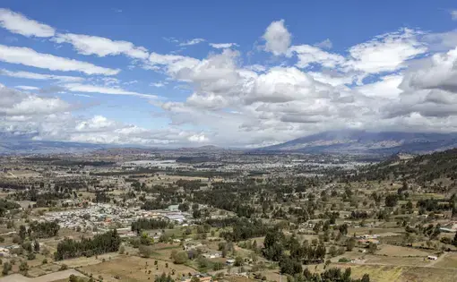 La Victoria sits nestled in the Andes mountains, 125 kilometers south of Quito. During the 2000s, the air and soil here were heavily contaminated by lead that was emitted from backyard ceramic glazing kilns. Image by Yolanda Escobar J. Ecuador, 2016.
