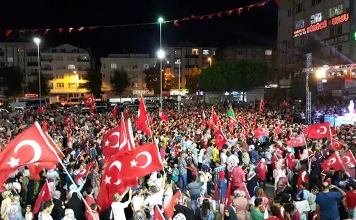 Anti-coup protestors in Istanbul. Image courtesy of Maurice Flesier via Wikimedia Commons. Turkey, July, 2016.