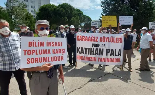 Protesters gather in Bursa, Turkey, on 21 July to support Kayıhan Pala, a public health researcher accused of “misinforming the public” about the coronavirus pandemic and “causing panic.” Image courtesy of Medical Chamber of Bursa. Turkey, 2020.