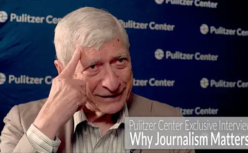 Marvin Kalb speaks to Arthur Jones II about journalism. Image by Cece Charendoff. United States, 2017.