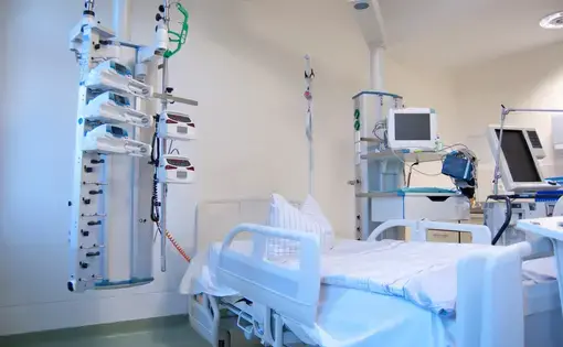 Intensive care unit of a hospital's emergency department. Image by Daniel Donciu / Shutterstock. Undated.