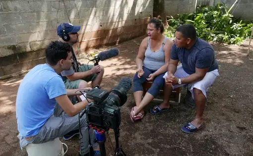 Mario Pentón and José Antonio Iglesias interview Cuban migrants in Panama. Image courtesy Mario Pentón. Panama, 2017.