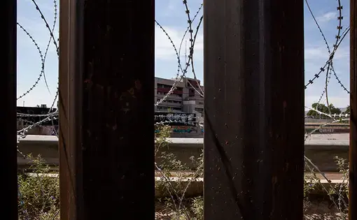 Razor wire supplements the border fence in El Paso, Texas on Aug. 23, 2019. Image by Jinitzail Hernández/CQ Roll Call. United States, 2019. Razor wire supplements the border fence in El Paso, Texas on Aug. 23, 2019. Image by Jinitzail Hernández/CQ Roll Call. United States, 2019.