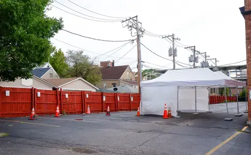 Esperanza Health Center parking lot, equipped with drive-through testing, closed on Sunday. Image by Elena Bruess. United States, 2020.