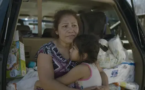 Portrait of Norma, an undocumented immigrant from Honduras, and Antonela, one of her five children. Image courtesy of Emily Kassie and Ben C. Solomon. United States, 2020.