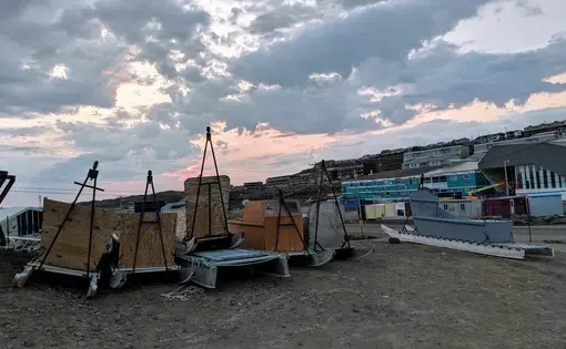 Qamutiks (Inuit sleds) lined up outside Iqaluit’s high school. Image by Julie De Meulemeester. Canada, 2018. Qamutiks (Inuit sleds) lined up outside Iqaluit’s high school. Image by Julie De Meulemeester. Canada, 2018.