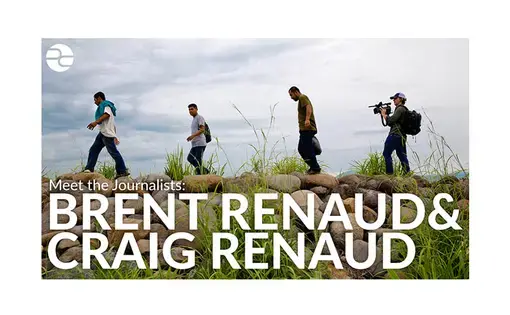 Craig Renaud crossing the Guatemala/Mexico border with migrants fleeing violence in Central America. Image by Brent Renaud. Honduras, 2015. Media file: 1.jpg