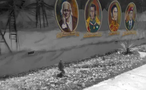 Art propaganda of some of the Venezuelan historical figures outside the walls of the national electric company, CORPOELEC. (From left to right: Francisco de Miranda, Antonio José de Sucre, Simón Bolívar and Hugo Chávez). Image by Lila Franco. Venezuela, 2017.