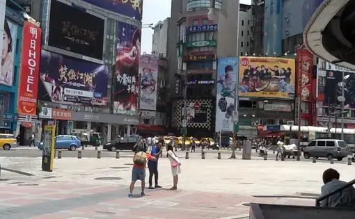 Street scene in Taipei, Taiwan. Image by Richard Bernstein. Taiwan, 2015. Media file: taiwan.jpg
