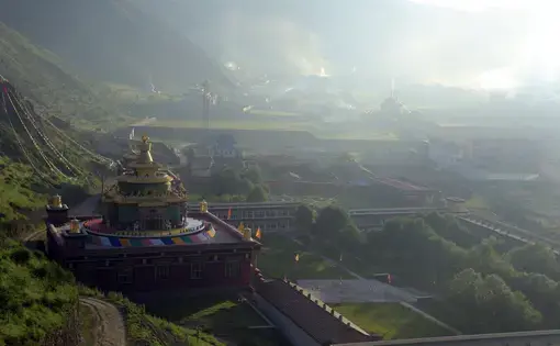 Early morning at the Tibetan Monastery at Baiyu in eastern Qinghai province.
Image by Li Lei/ Face to Face Media. China, 2014. Media file: tibetan_buddhist_temple_at_baiyu_morning_light.jpg