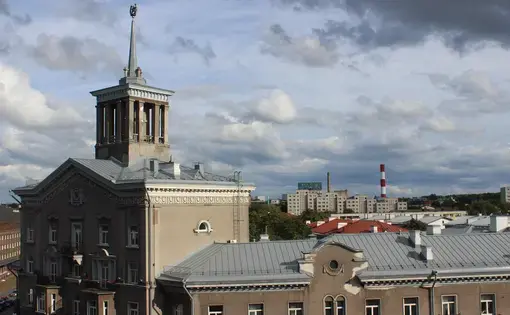 A Soviet-style residential building from the Stalinist Era topped with a spire and the Star of Communism. Image by Hani Zaitoun. Estonia, 2019.