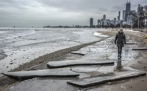 The Lakefront Trail near North Avenue in Chicago. Image by Lloyd DeGrane. United States, 2020.