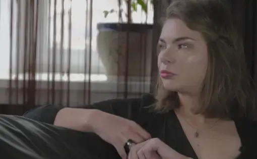 Anna Zhavnerovich spoke with Nick Schifrin about domestic violence in Russia. Still from video. Russia, 2017.