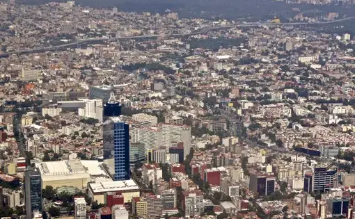 Aerial view of Mexico City and the World Trade Center Mexico City. Image by Isabel Izek. Mexico, 2016