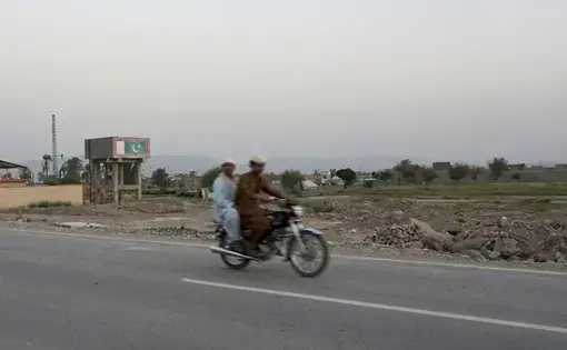 Destroyed homes and shops in the center of Mir Ali, Pakistan. Image by Umar Farooq. Pakistan, 2017.