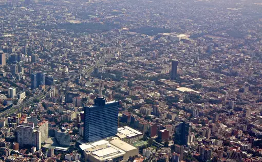 Ariel view of Mexico City and the World Trade Center Mexico City. Image by Isabel Izek. Mexico, 2016. Ariel view of Mexico City and the World Trade Center Mexico City. Image by Isabel Izek. Mexico, 2016.
