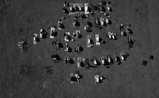 A public park is seen from above in San Francisco. California is a major center for the development and manufacture of military UAVs–Genderal Atomic builds its Predators and Reapers in the state–and the Bay Area in particular is hub of the expanding consumer-drone market. Image by Tomas van Houtryve. United States, 2014.