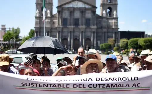 Members of the Mazahua Frente chant during a protest outside the governor’s building in Toluca. The group demanded to meet with the governor to discuss their community needs. Image by Meg Vatterott. Mexico, 2018.