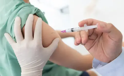U.K. scientists are moving ahead with plans to infect volunteers with the virus that causes COVID-19. Image by Tong_stocker / Shutterstock. 2020.