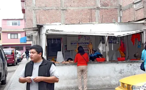 Arrollo's friends' house has been turned into a poultry store. Image by Betsy Saavedra. Peru, 2015. Media file: 2015-22-11-13-13-47_copy.jpg
