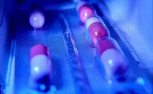 Pills in production. Image by Fabio Hofnik. 2009.