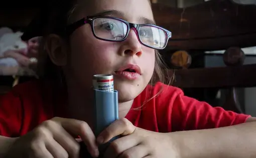 Like many children in the San Joaquin Valley, six-year-old Kira Hinslea suffers from severe asthma. On many days, she must stay indoors due to the air pollution outside. Image by Larry C. Price. California, 2018.