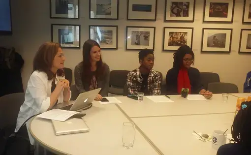 Jaime Joyce discusses her reporting project on incarceration with homeschool students at the Pulitzer Center office. Image by Pier Penic. United States, 2018. 