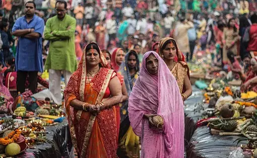 People pray during Chhath, an ancient Hindu festival that gives gratitude to the sun god for sustaining life on Earth. Image by Yogendra Singh. India, 2018.
