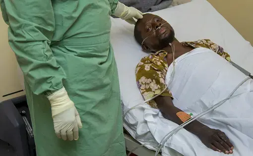 A COVID-19 patient in the Democratic Republic of the Congo. Image by Kenny Mbala/DNDi. The Congo, 2020.