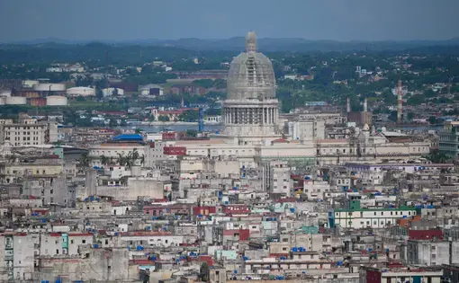 Thousands of people live in buildings that are in danger of collapsing in Havana, Cuba. Image by Tracey Eaton. Cuba, 2018.