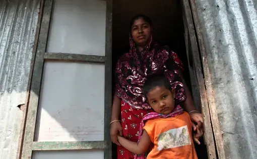 motherdaughterbangladesh.jpg Media file: motherdaughterbangladesh.jpg