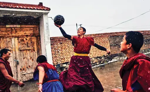 Monks, nomads, and a sport’s unlikely ascent in a remote corner of the globe. Image by An Rong Xu. Tibet, 2018.