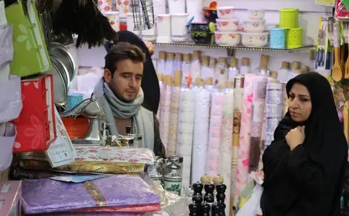 Chinese textiles, clothing, watches, and other consumer goods are flooding into Iran, causing resentment. Image by Reese Erlich. Iran, 2017.