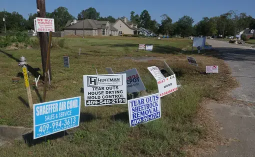 Contractors advertise for work cleaning up and renovating Bevil Oaks homes. Image by Daniel Grossman. United States, 2017.