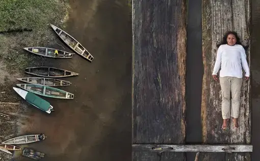 Right: Lilia leaning against the Tarapoto river. Left: Some local fishermen's boats in the community where Lilia lives, along the Tarapoto River. Images by Pablo Albarenga. Colombia, 2020.