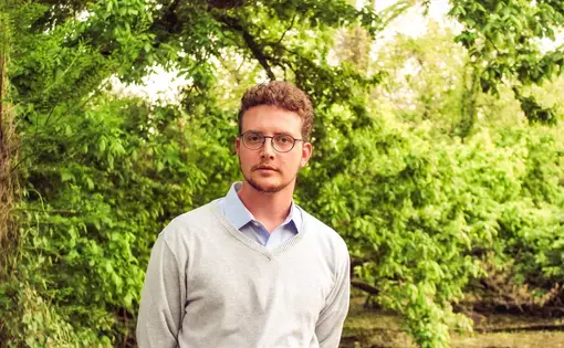 Elias Thompson headshot
