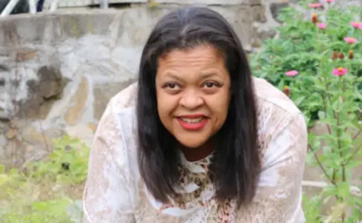 After suffering from the first symptoms of diabetic retinopathy, Anna Rodriguez decided to leave behind fast food and begin a plant-based diet. Image by Muriel Alarcón Luco. United States, 2020.