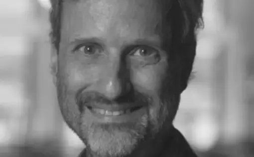 Andrew Lehren headshot