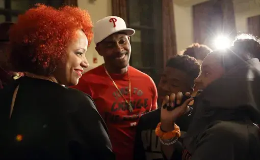 Image of Nikole Hannah-Jones talking to a crowd at an event
