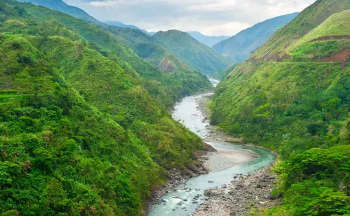 A river runs through green mountains.