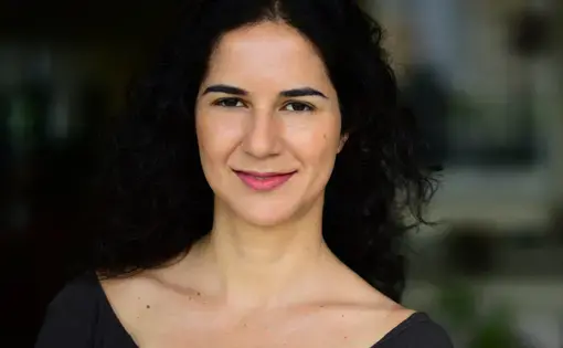 Thaís Borges headshot