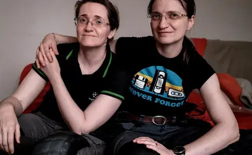2 women